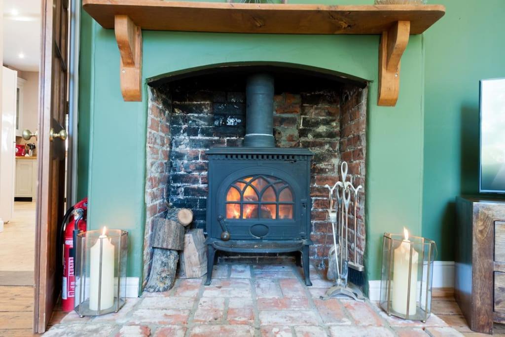Firs Sleeps 15 Stunning Country House With Hot Tub Sudbourne Esterno foto