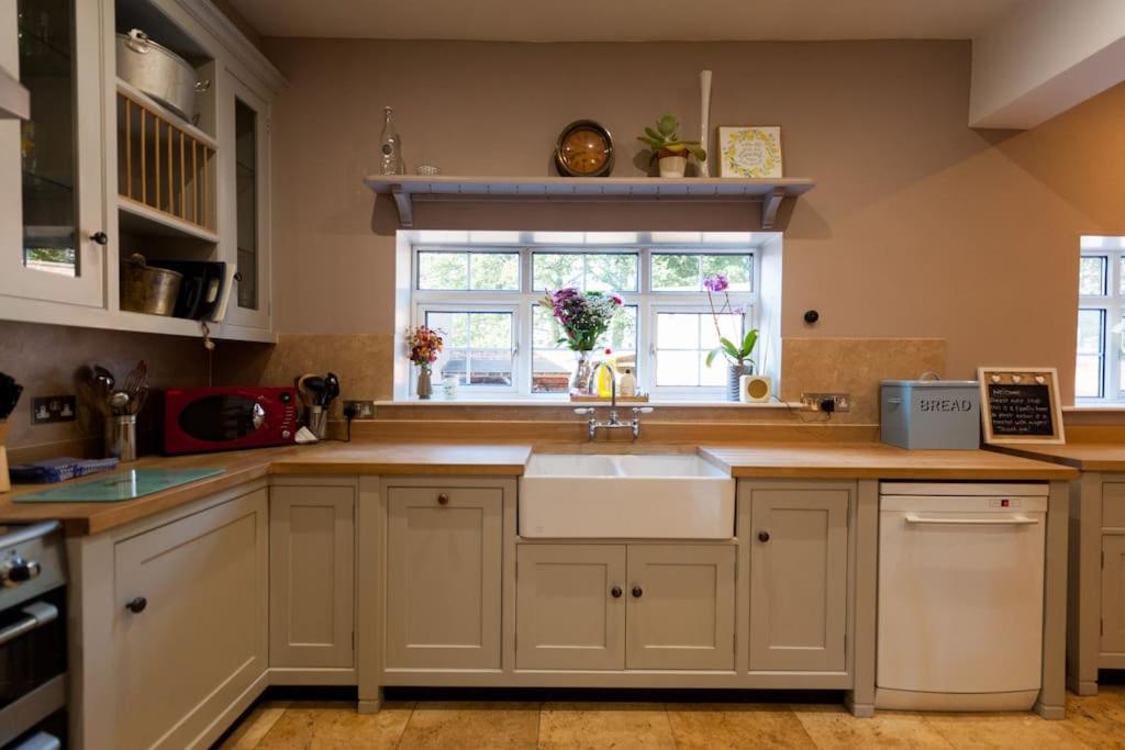 Firs Sleeps 15 Stunning Country House With Hot Tub Sudbourne Esterno foto