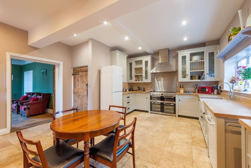 Firs Sleeps 15 Stunning Country House With Hot Tub Sudbourne Esterno foto