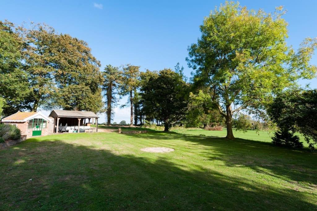 Firs Sleeps 15 Stunning Country House With Hot Tub Sudbourne Esterno foto