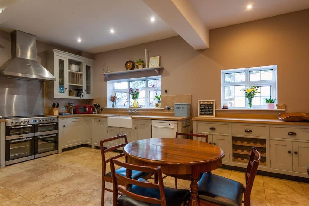 Firs Sleeps 15 Stunning Country House With Hot Tub Sudbourne Esterno foto