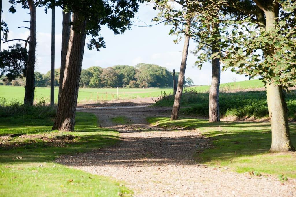 Firs Sleeps 15 Stunning Country House With Hot Tub Sudbourne Esterno foto