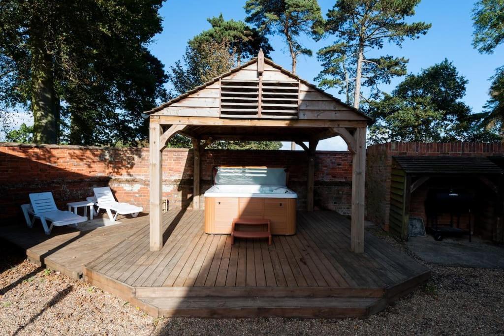 Firs Sleeps 15 Stunning Country House With Hot Tub Sudbourne Esterno foto